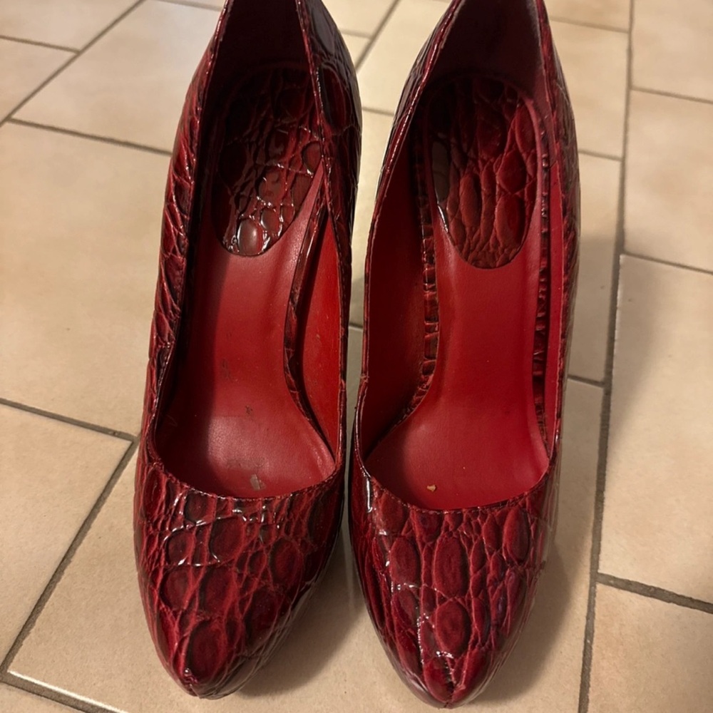 Elegant Red Crocodile Pattern Heels